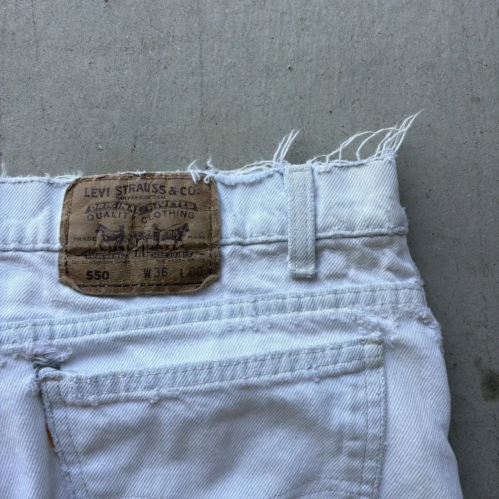 Vintage Levis 550 Orange Tab White Denim Cutoff Shorts Jorts Size W36 Distressed